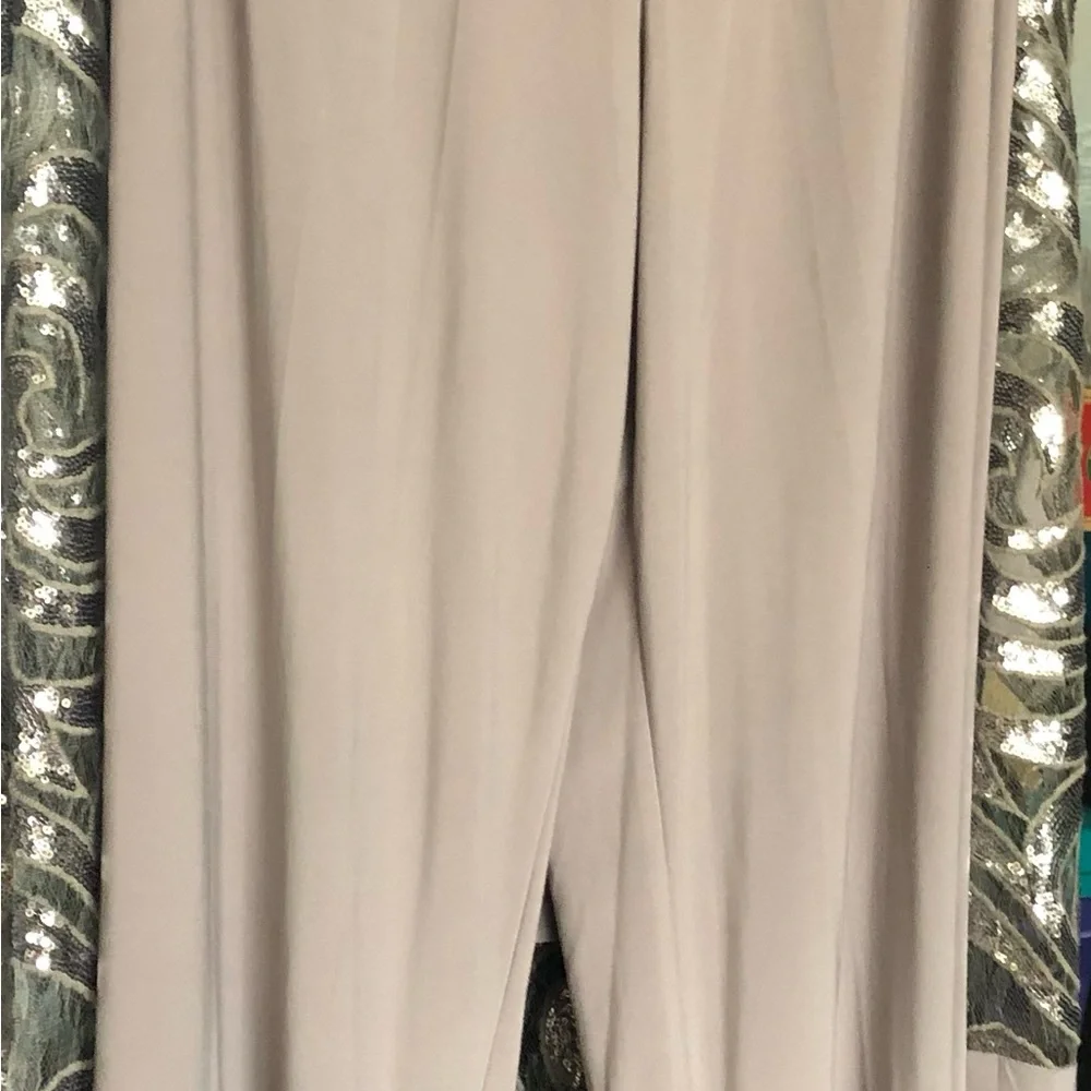 Dress with elegance with this women's three-piece set from R&M Richards. - Picture 3 of 10